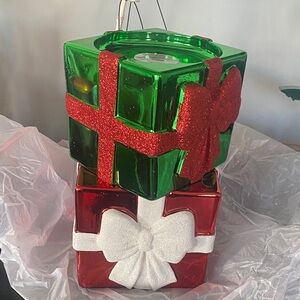 Bath and body works Festive Green and Red Gift Box Decor candle holder new